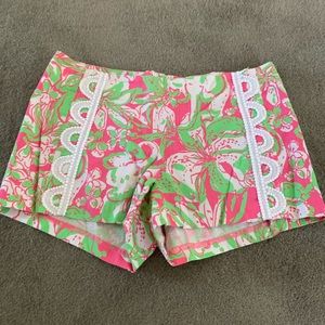 Lilly Pulitzer shorts size 4 excellent condition